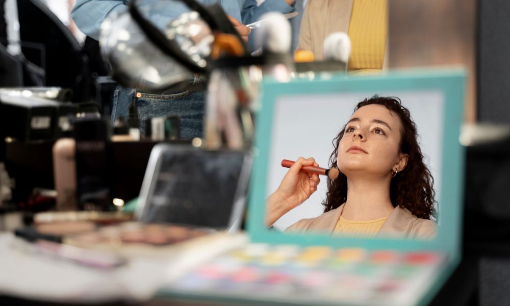 How Makeup Artists Collaborate with Photographers, Stylists, and Models
